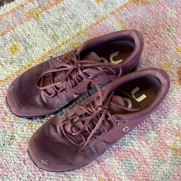 On Cloud 5 women sz 6 Fig Purple Women’s Running Shoes - Picture 3 of 10